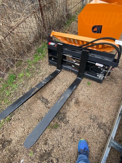 New Wolverine 48" quick Attach hydraulic Pallet Forks