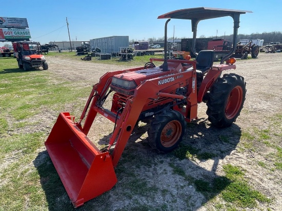 Kubota L2350 4WD Diesel Tractor 926 Hrs Front attachment with Bucket Runs & Operates