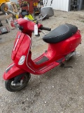 Vespa Moto Scooter runs
