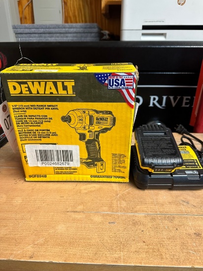 New Dewalt 1/2" Mid range impact Wrench with Pin Anvil with battery & charger