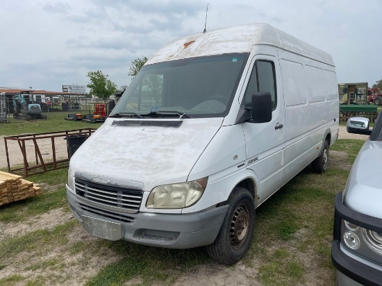 2003 Freightliner Sprinter Van 2500 SHC Mercedes Benz Diesel Engine runs & drives Clean title