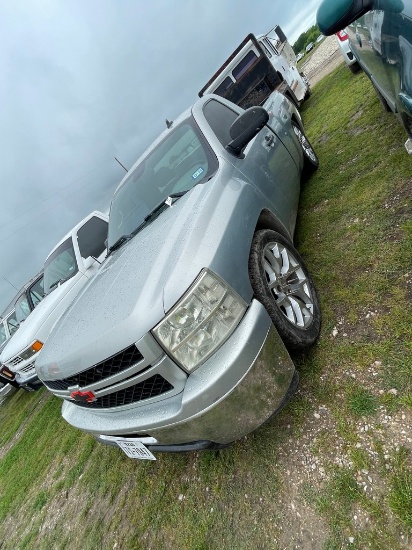 2009 Chevrolet  Silverado Short Bed V6 Shows 149K AC/Heat Runs & Drives Rebuilt Title