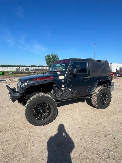 2008 Jeep Wrangler soft top 180K Standard trans lift, fox shocks,17" Fuel Wheels, sound bar runs & d