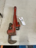 2 Pipe Wrenches