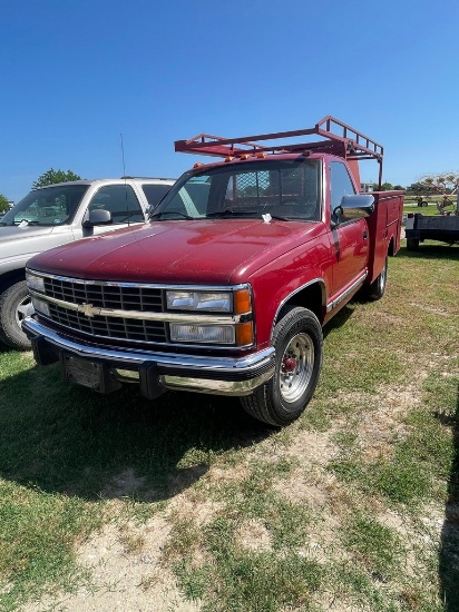 1990 Cheverolet Silverado 2500,350 Engine 5.7L 4 speed Standard,truck runs great,160K miles, has 8 c