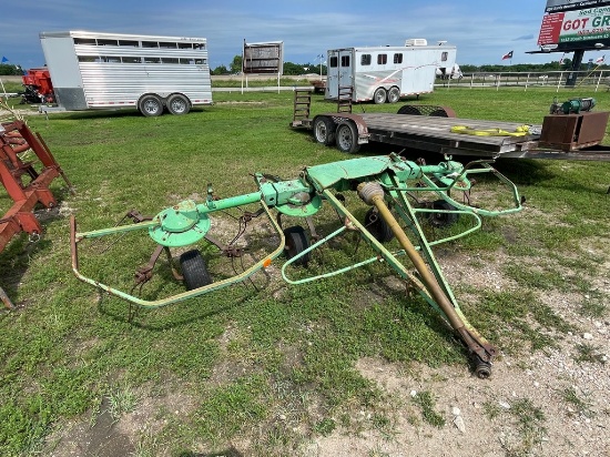 KHD 4 wheel Hay Fluffer