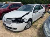 2011 Lincoln MK2 4 door White Runs & drives clean title vin#76393