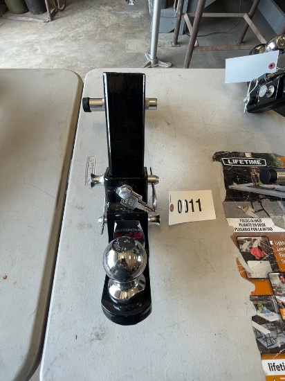 Trailer hitch 2" with keys