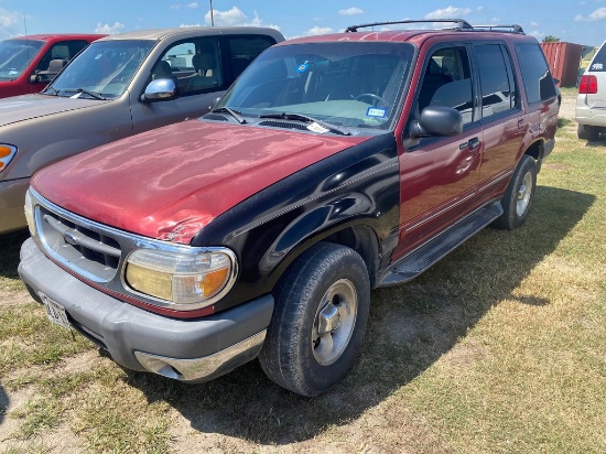 2000 Ford Explorer XLT 281K miles cold ac,runs & drives