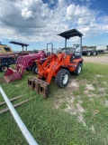 Kubota R420 Articulating loader 3900 hrs comes with forks & bucket