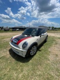 2006 Mini Coopers 120K runs & Drives cold AC Manual Trans Clean Title