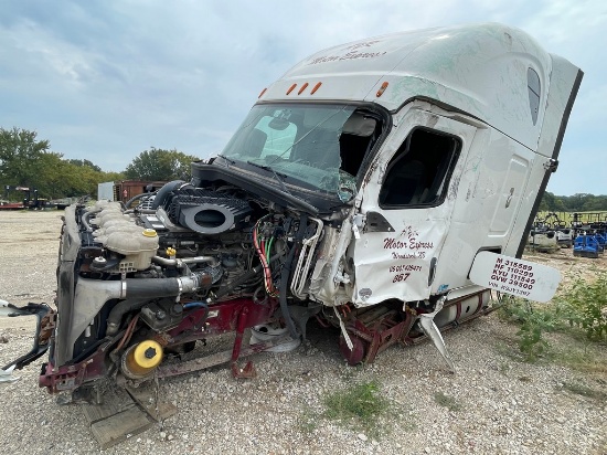Freighliner Cascadia Parts Truck Detroit Engine