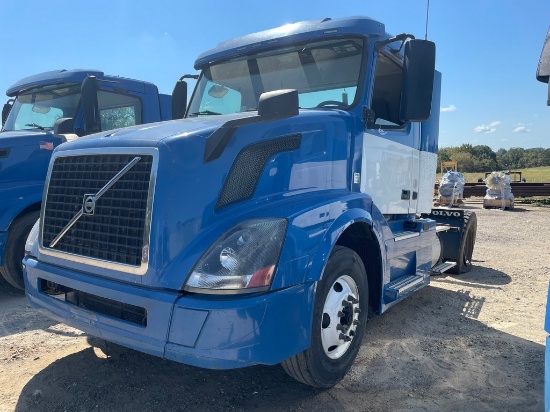 2015 Volvo Day Cab Parts Truck no motor/trans vin#36767