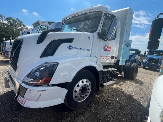 2015 Volvo Day Cab Compressed Natural Gas Automatic Trans slow title