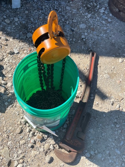 2 ton chain hoist & Large Pipe Wrench