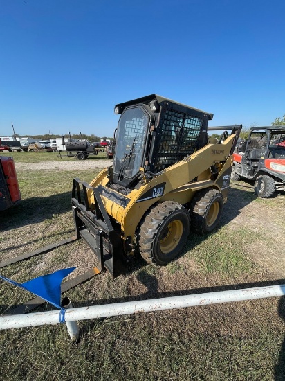 Cat 242B Turbo 1K hours on working meter, Cab Air,heat,cold A/c, new tires,joy stick controls