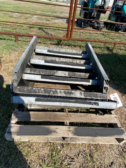2 Metal Steps