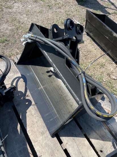 24" Hydraulic Miva Bucket