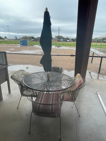 Patio Table with 4 chairs
