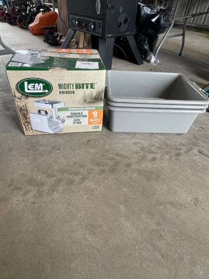 LEM Mighty bite meat grinder W/3 tubs