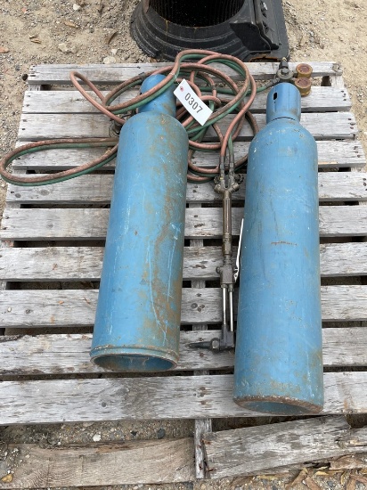 Acetylene bottle with oxygen bottlre with torch and hoses