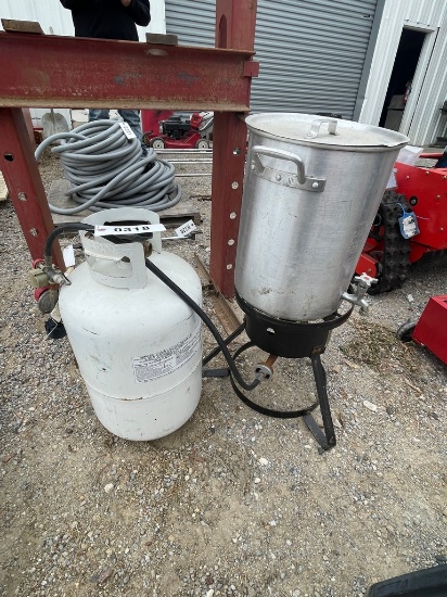 Masterbuiult burner with propane bottle