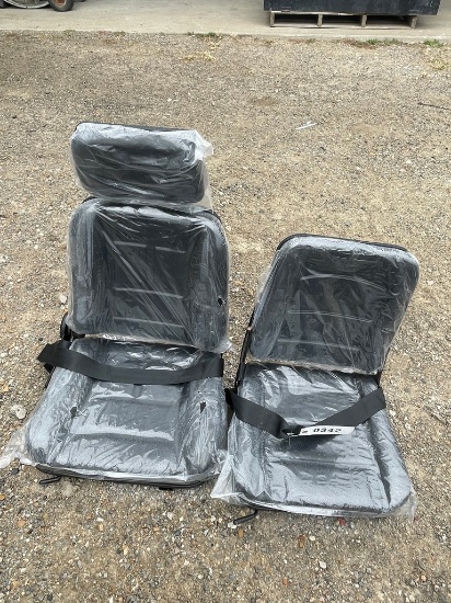 2 New seats with seat belts