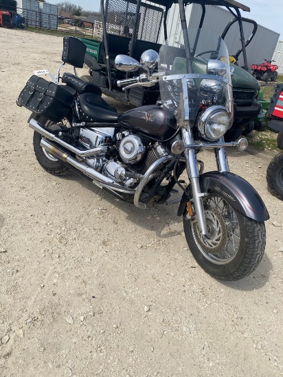 2005 Yamaha V Star 650CC runs & drives with title 27,000 miles has title