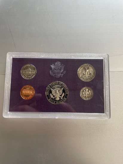 Assortmented proof set