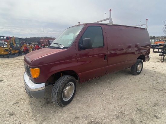 2003 Ford E-250 Maroon 140K miles cold AC runs & drives clean title vin#17256