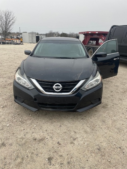 017 Nissan Altima runs and drives great 114K miles clean title