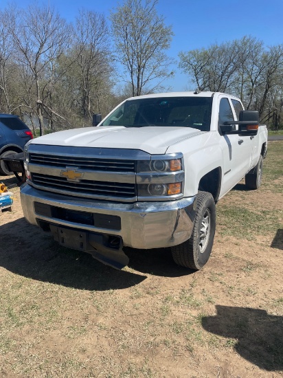 2017 Chevy 2500 HD 4x4 264K miles Vin#27455 runs & drives Clean title