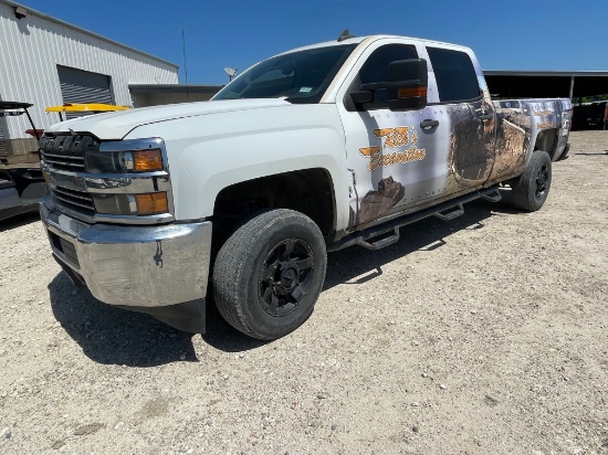 2015 Chevy 2500 3/4 ton 6.0 136K miles clean title runs & drives
