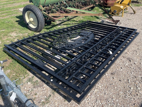 10ft. Bi Parting Gate deer Scene some spikes missing
