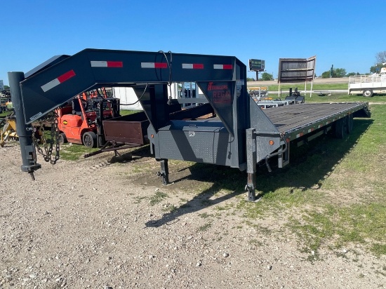 2022 30ft. Gooseneck 8K axles dovetail 8K has title