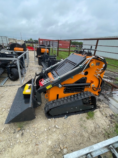 New Land Hero 23HP Mini Skid Track Loader 827Lb lift Capacity