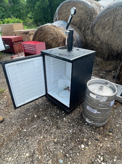 Kegorator with keg