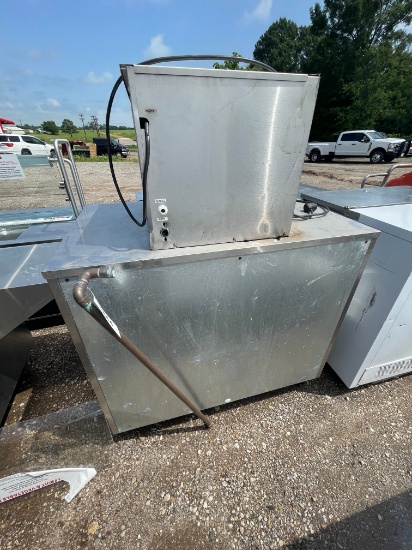 Follett Ice storage Bin/Machine
