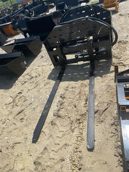GIYI 5ft. Hydraulic side shift forks for skid steer