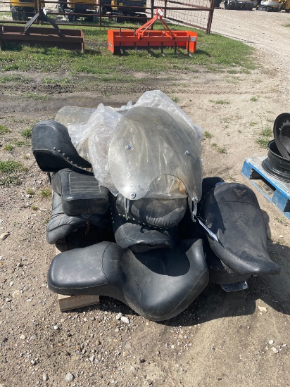 Pallet of Harley Davidson Seats/5 wind shields