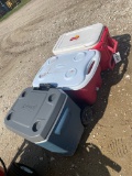 3 coolers,2 red,1 blue