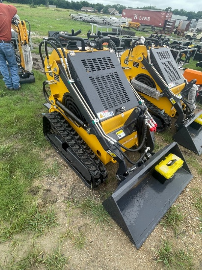 New Land Hero Mini Skid 23Hp Model LDH-T460-CEM Has broken throttle