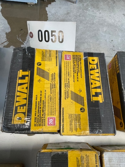 Box of 28degree wire weld framing nails