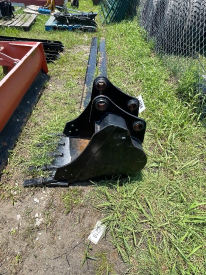 20" CAT Excavator bucket