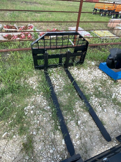 GIYI 5ft. Pallet fork attachment for skid steer