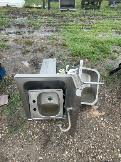 Stainless steel sink