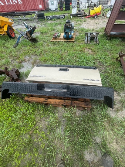 1-Chevy Silverado tail gate 99-07 with rear chevy bumper