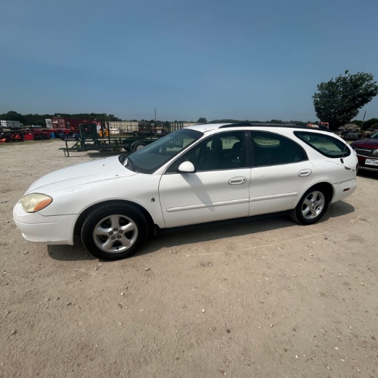 2001 Ford Taurus White Clean title runs and drives Cold a/C 95,103 Miles vin#1FAFP582218244128