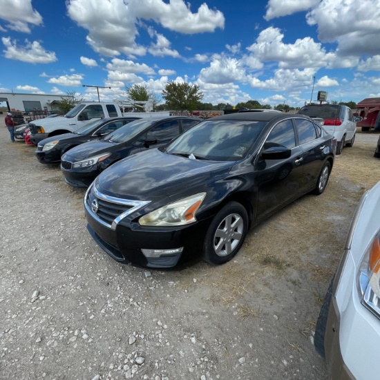 2013 Nissan Altima S Black 248K miles Runs and drives Clean title Vin#1NA13AP2GN307052