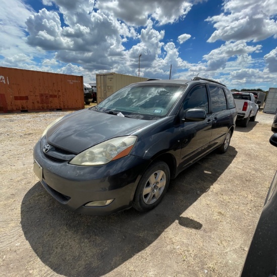 2006 Toyota Sienna XLE Blue runs and drives Cold A/C 312,961 Miles , New Battery and Radiator, AC Wo